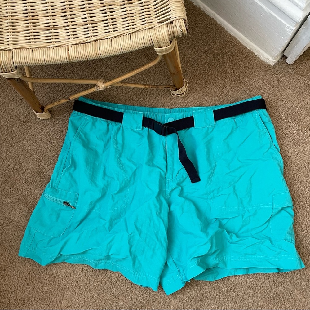 Woman’s Columbia Nylon Cargo Shorts